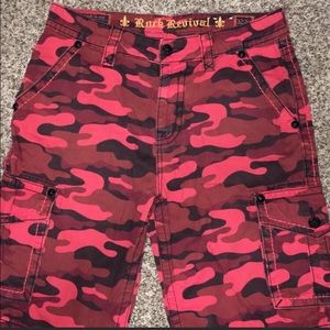 Red camo ROCK REVIVAL SHORTS SIZE 32